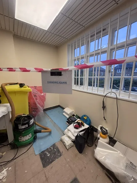 Asbestos floor tile and bitumen removal in Holloway
